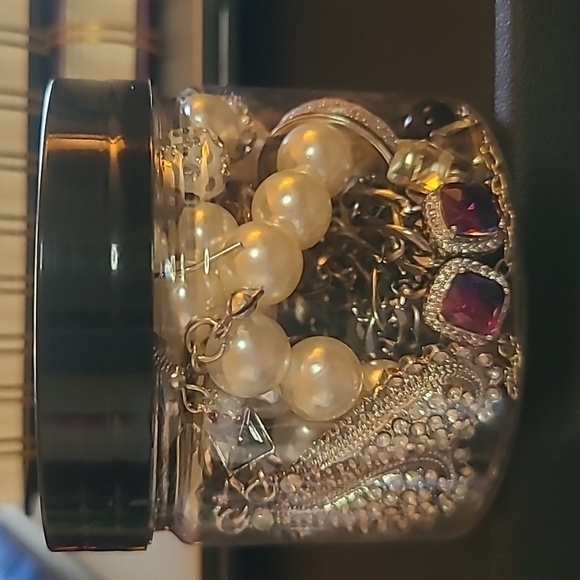 Mystery Jewelry Jar – Elegant Pearl & Sparkle Treasure Trove! - Picture 2 of 5